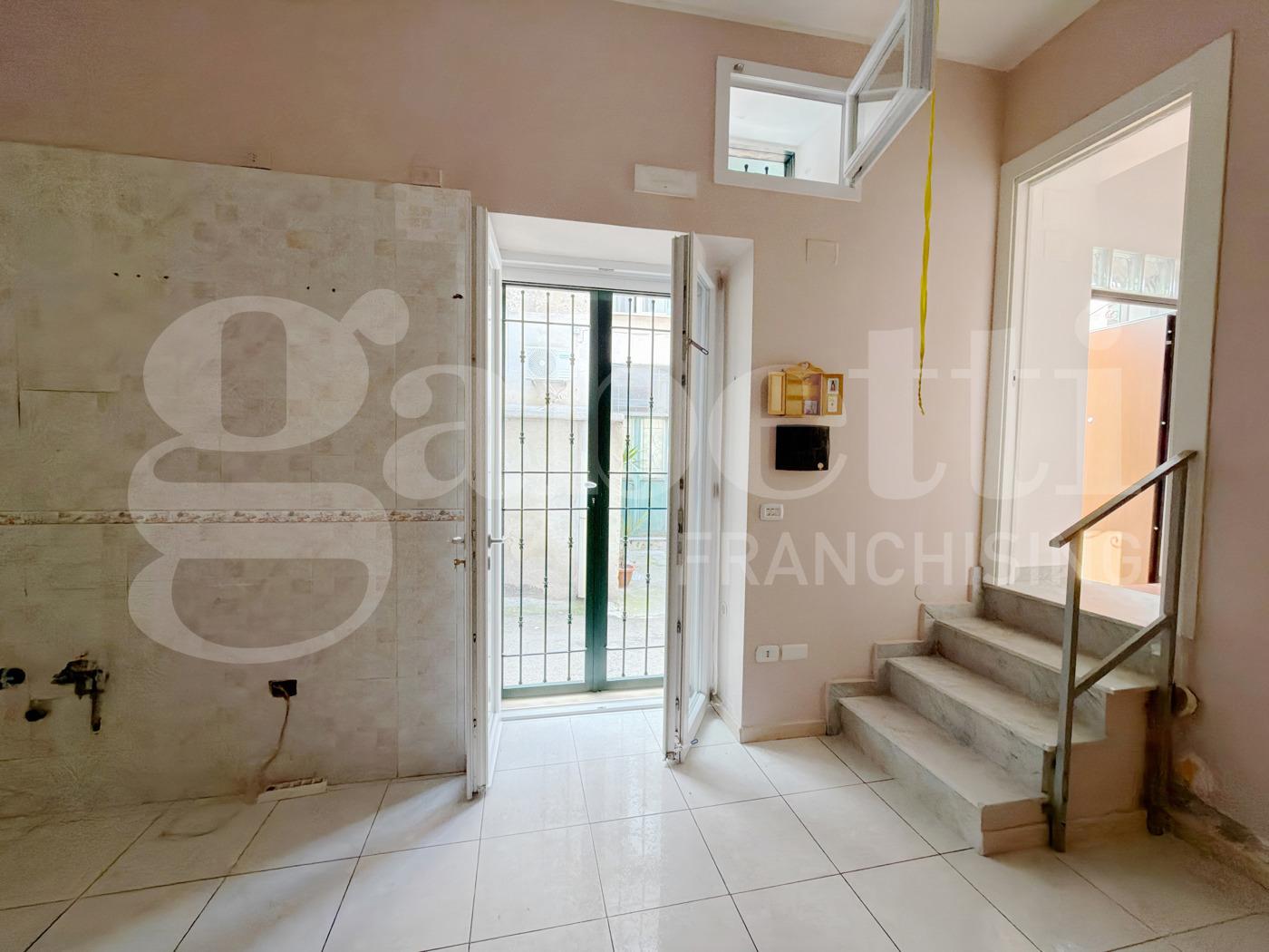 Casa indipendente in Via Raiola , Angri