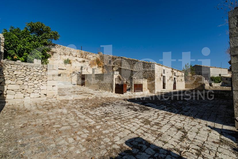 Masseria in C.da Carbonaro Snc, Rosolini