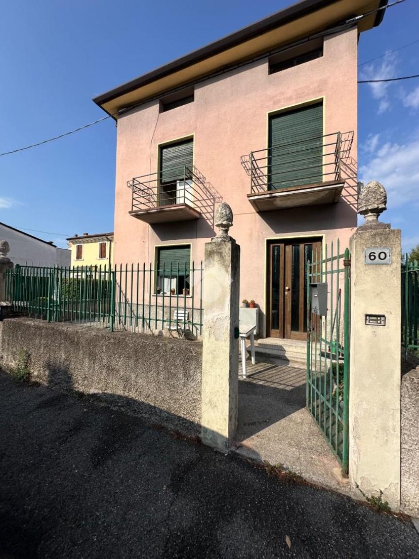 Casa indipendente in Piazzale Vittorio Veneto 60, Bussolengo — foto 5 di 5