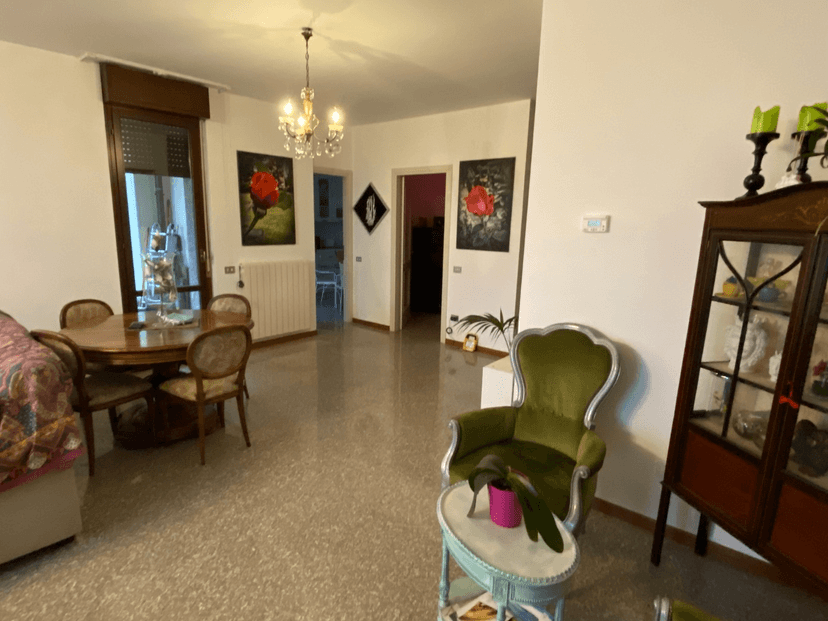 Stanza in appartamento in Via Maria Montessori, Lecco — foto 2 di 5