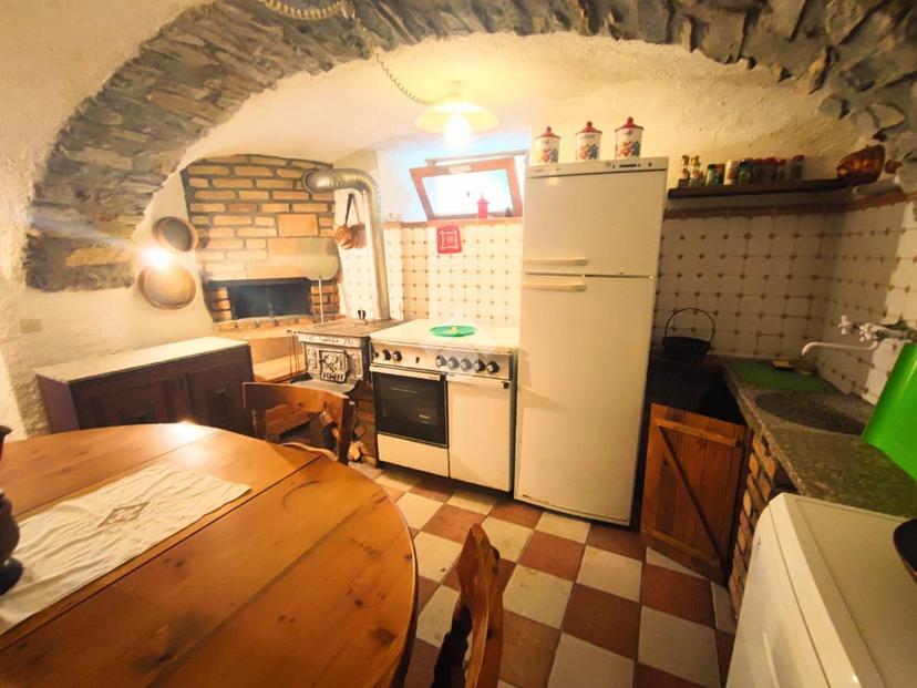 Casa indipendente in Frazione Salogni, Fabbrica Curone — foto 2 di 5