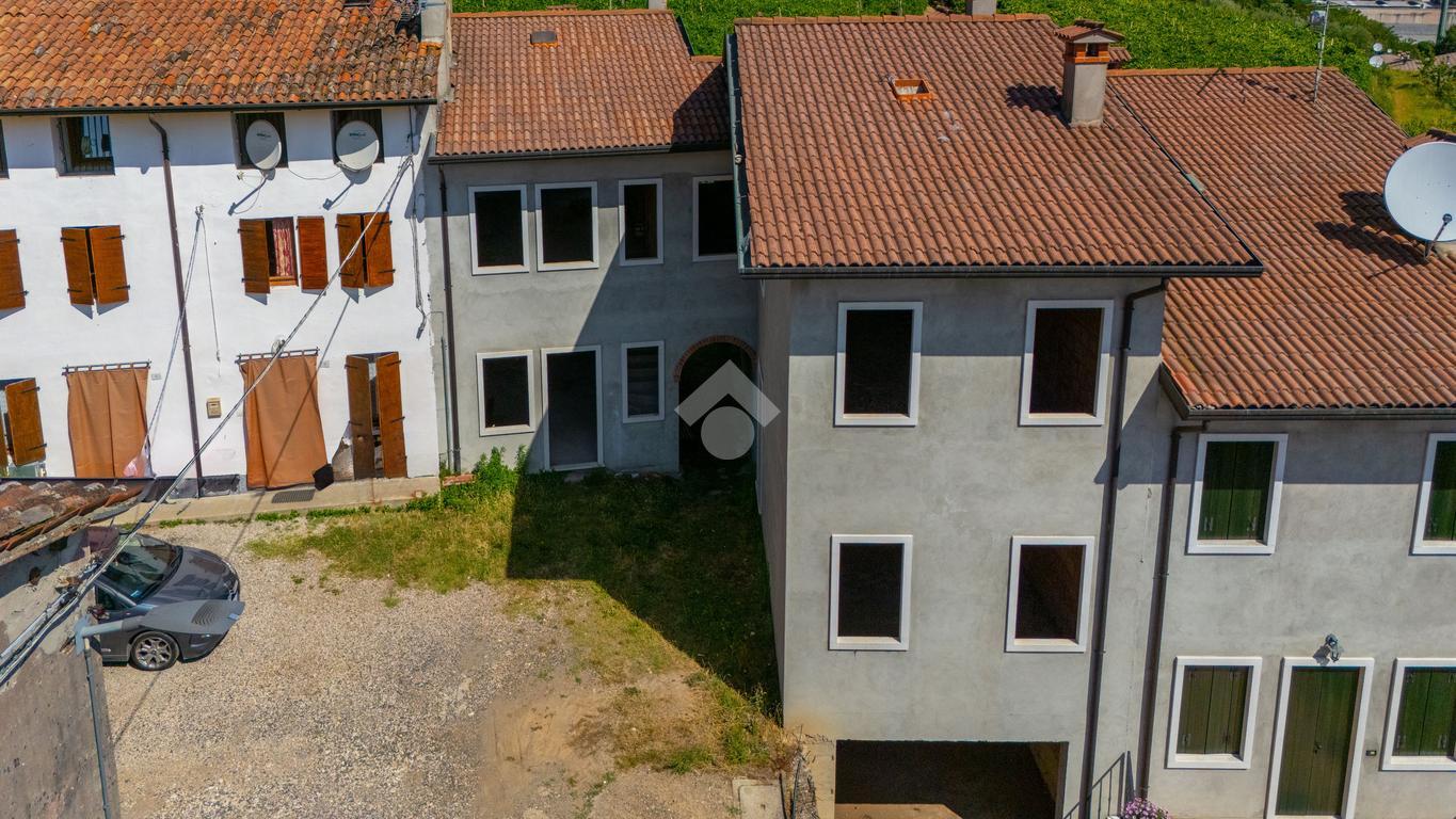 Casa indipendente in Via Salgaroli, San Giovanni Ilarione