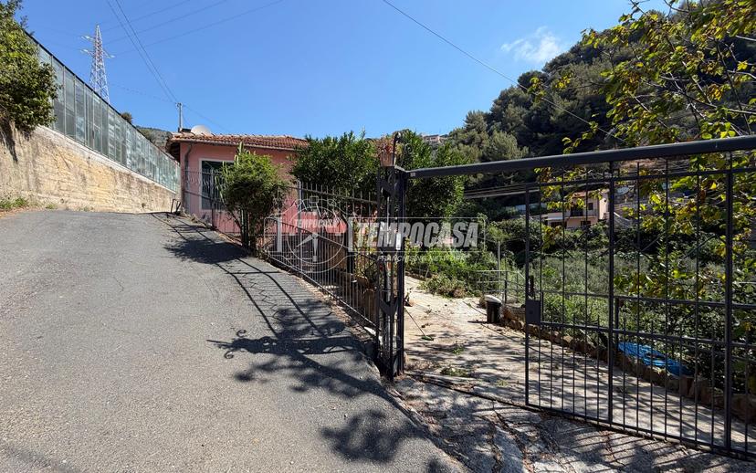 Casa indipendente in Strada Valloni 16, Sanremo