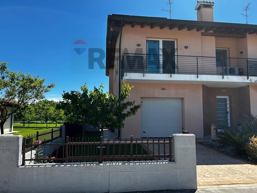 Villa a schiera in Via Montello 124, Visco — foto 4 di 5