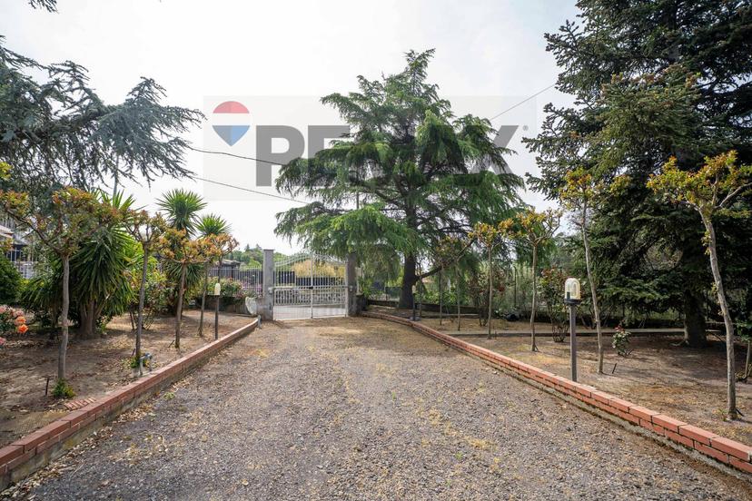 Villa in Via Dottor Giuffrida Snc, Ragalna — foto 4 di 5