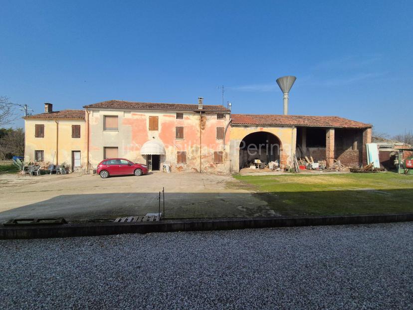 Cascina in Via Cortina, Erbè — foto 2 di 5