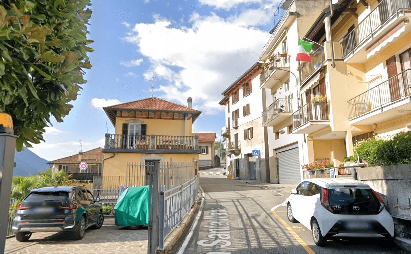 Bilocale in Via Alessandro Volta, Carate Urio