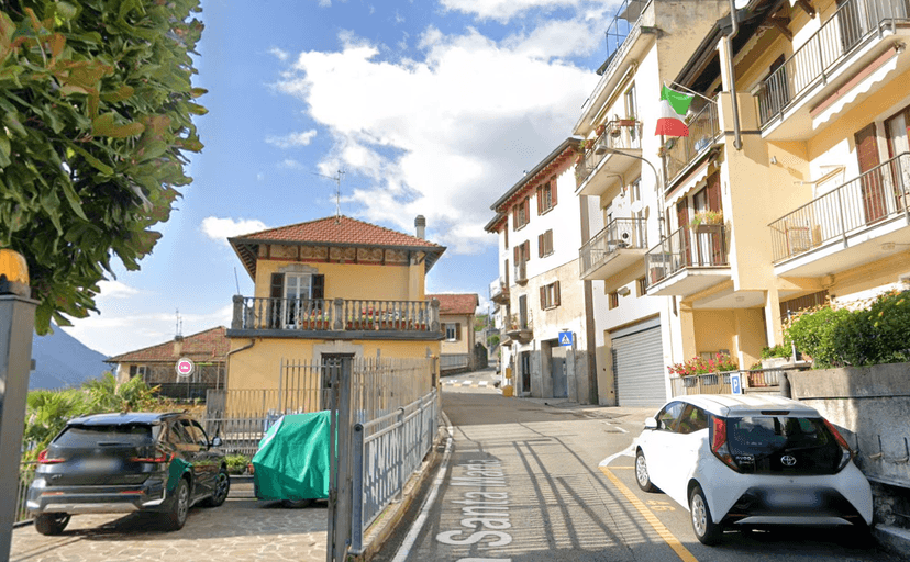 Bilocale in Via Alessandro Volta, Carate Urio