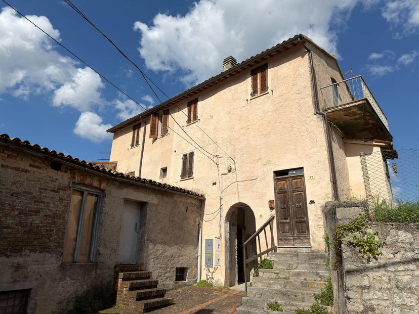 Casa indipendente in Frazione Albacina 273, Fabriano — foto 2 di 5