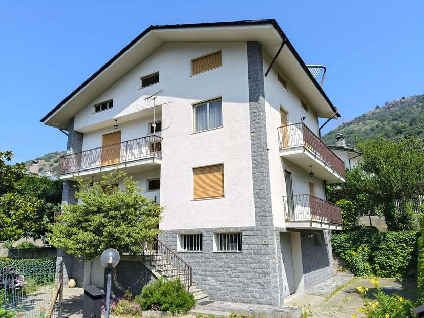 Villa bifamiliare in Via Martinet, Nus — foto 3 di 5