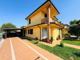 Villa, Borgo Mantovano
