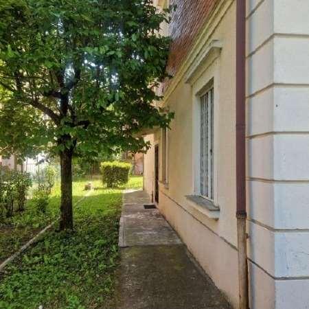 Villa in Via col di Lana 36, Reggio nell'Emilia
