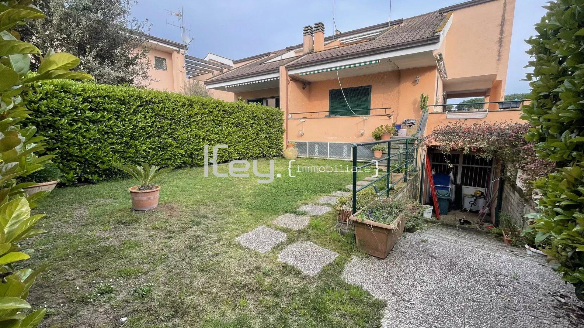 Casa indipendente in Via della Poiana, 2, Fondi