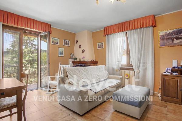 Trilocale in Via G. Leopardi 3, Caravate