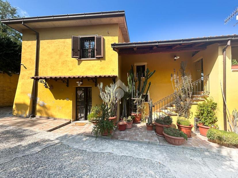 Villa in Strada Chiusa 7, Chieti — foto 2 di 5
