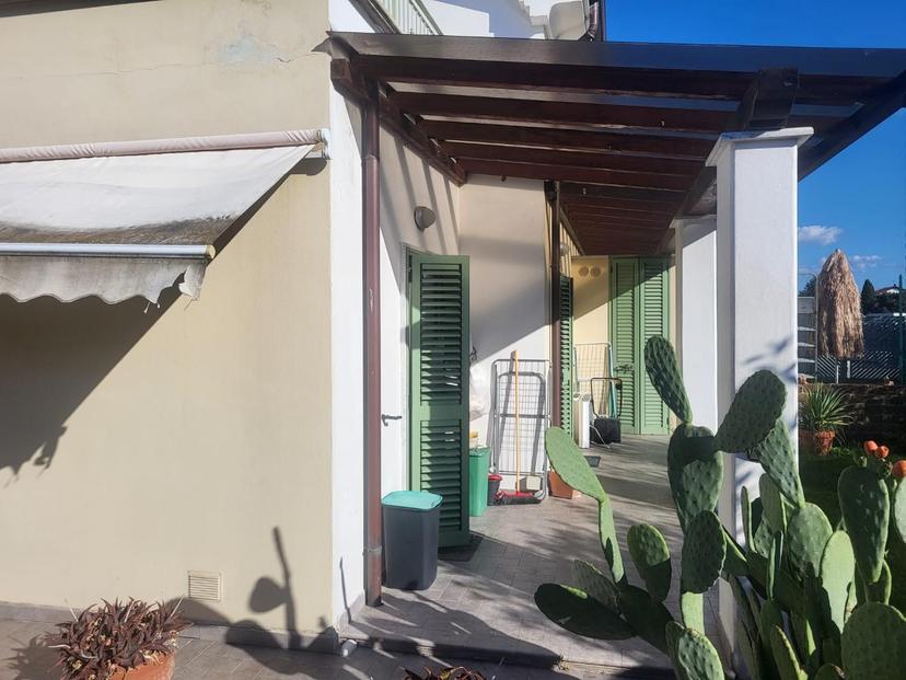Villa bifamiliare, Luni — foto 5 di 5