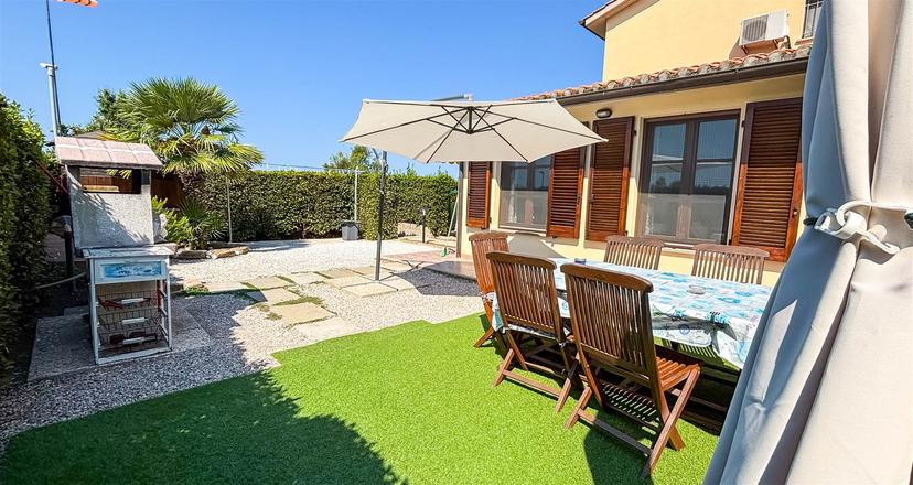 Villa a schiera in Via Pasubio, Cecina — foto 3 di 5