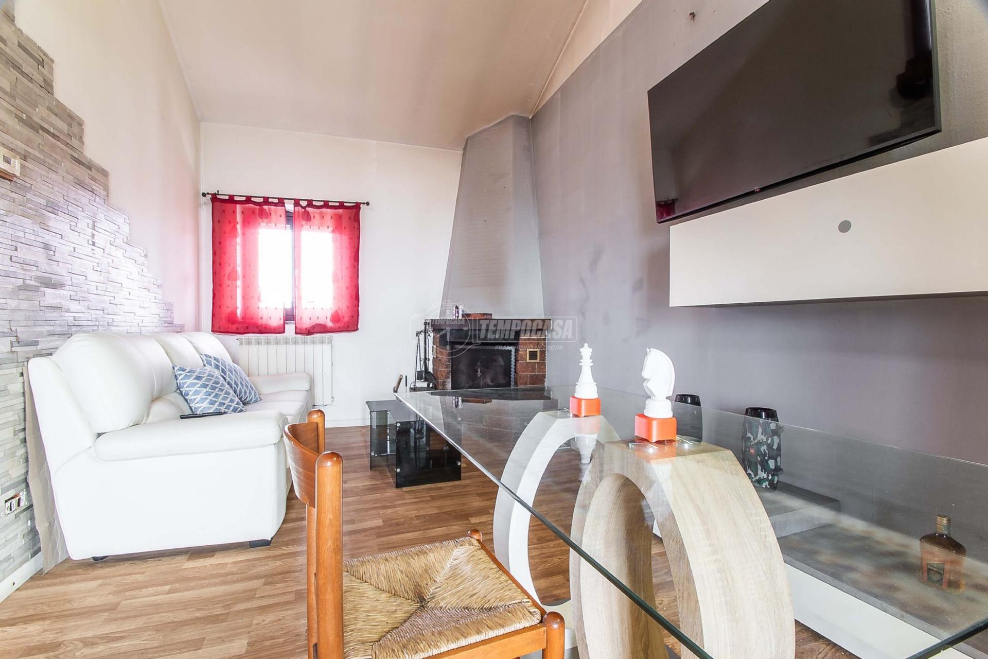 Trilocale in Via Olona 38, Solbiate Olona
