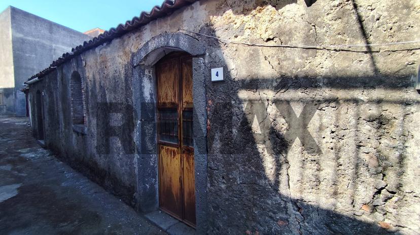 Casa indipendente in Via degli Scalpellini 11, Linguaglossa