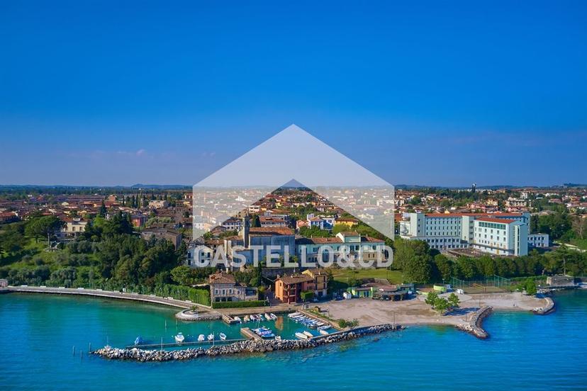 Trilocale in Via San Zeno 105, Desenzano del Garda