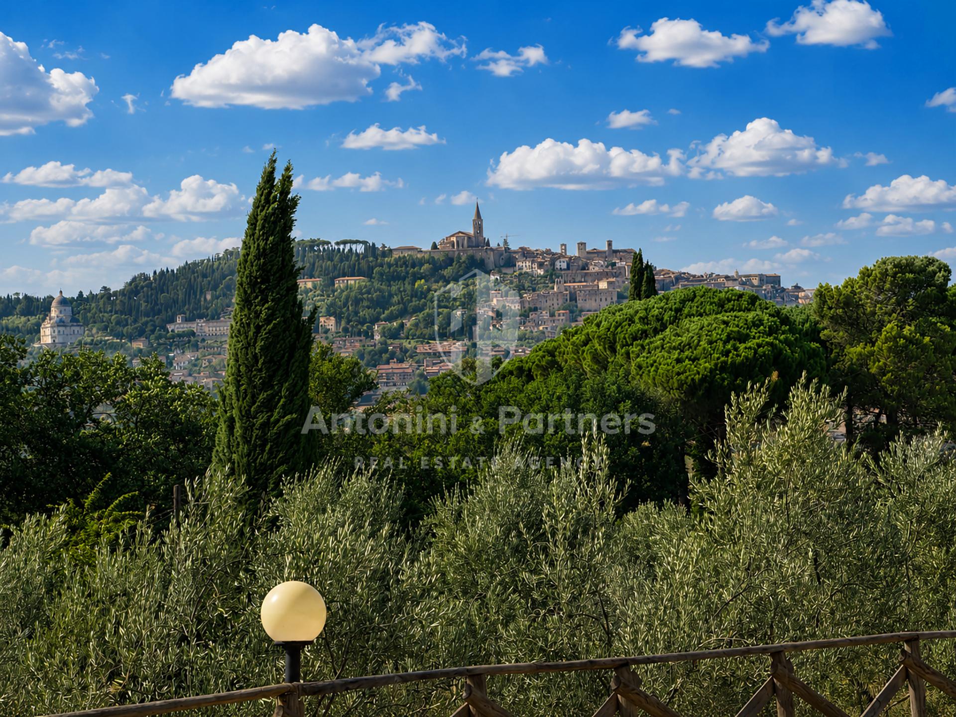 Rustico in Via di Mezzo Muro, Todi