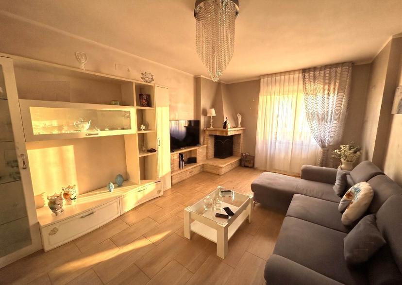 Casa indipendente in Via Gorizia, Mondragone — foto 2 di 5