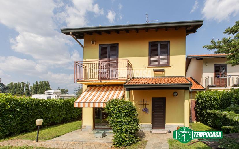 Villa in Via delle Fiandre 39/I, Arconate — foto 3 di 5
