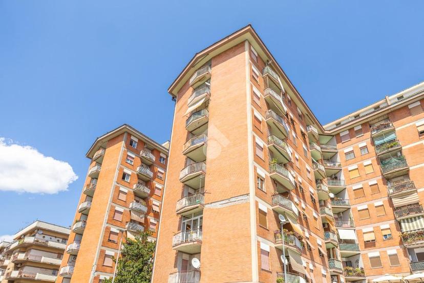 Trilocale in Via G. Leopardi 12, Guidonia Montecelio