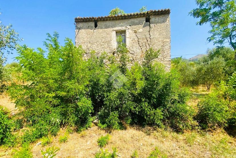 Rustico in Contrada S. Pietro, Falconara Albanese — foto 3 di 5