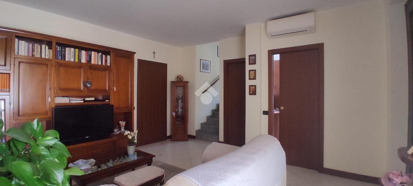 Villa in Via Silvio Pellico 36, Lonate Pozzolo — foto 3 di 5
