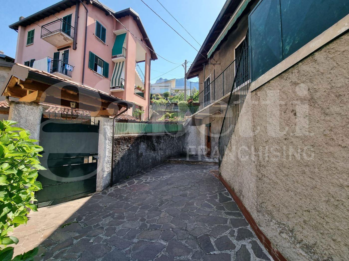 Casa indipendente in Frazione Malnago 32, Lecco