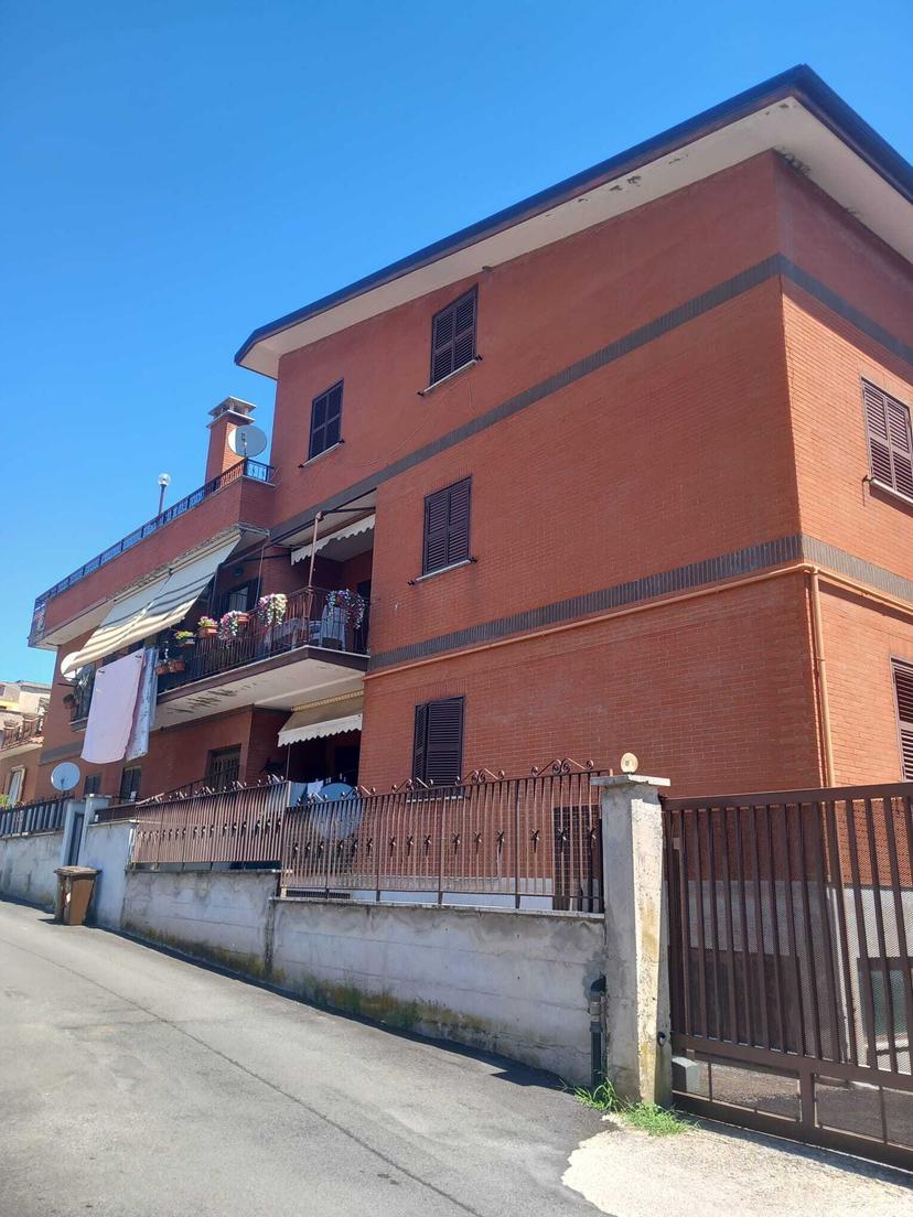 Attico in Via degli Acquedotti 4, Tivoli