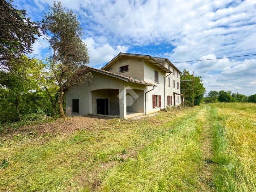 Villa in Via Carcarecchio 15, Traversetolo