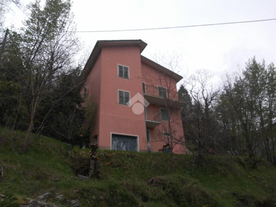 Casa indipendente in Localita' Perlezzi Basso, Borzonasca
