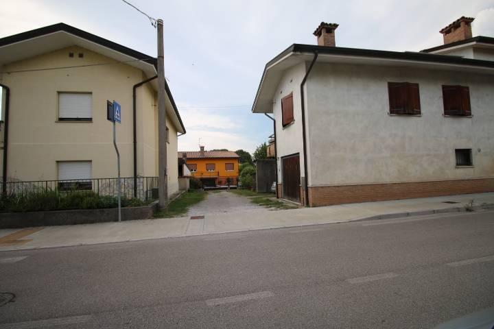 Villa in Via I Maggio 68, Savogna d'Isonzo