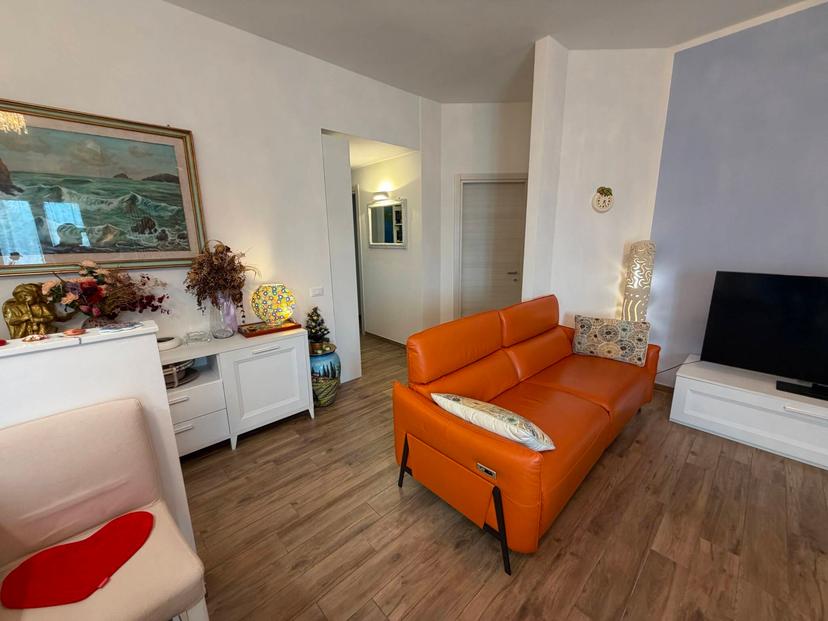 Appartamento in Via Europa 24, Luni