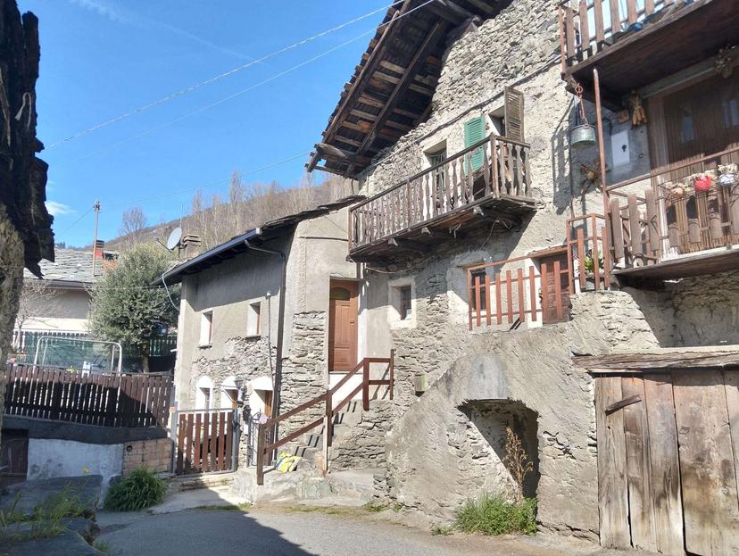 Casa indipendente in Località Rovarey, Nus