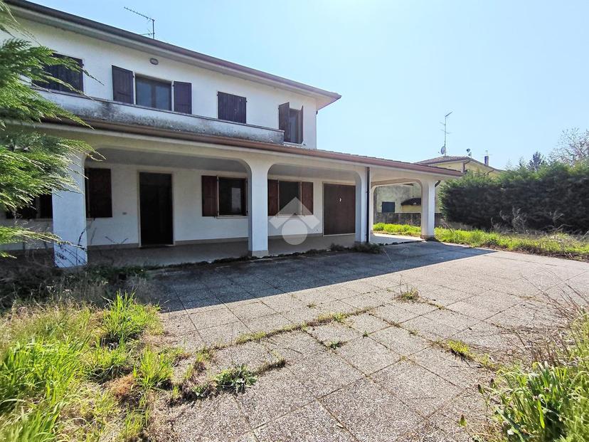 Villa in Strada Chiavica 6, Curtatone — foto 2 di 5