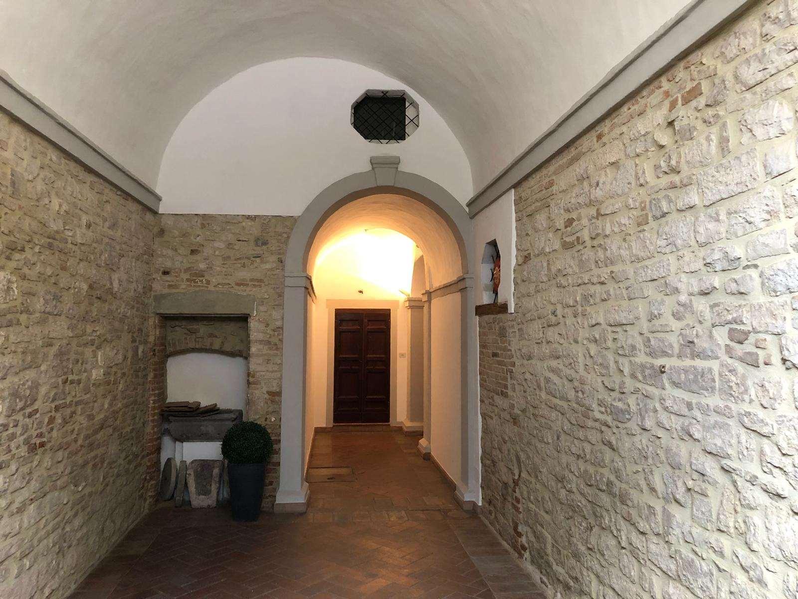 Attico in Piazza del Popolo  6, Todi
