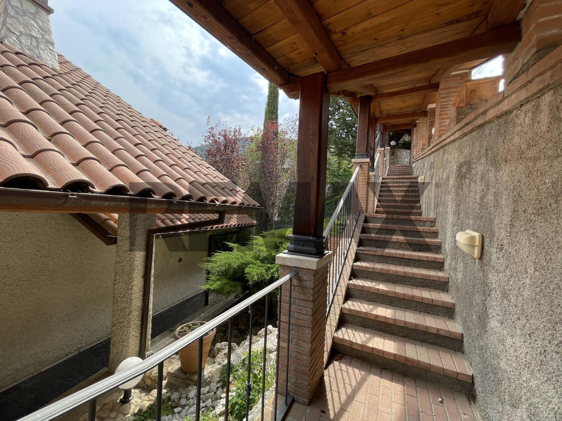 Villa in Via Castello 4, Scoppito