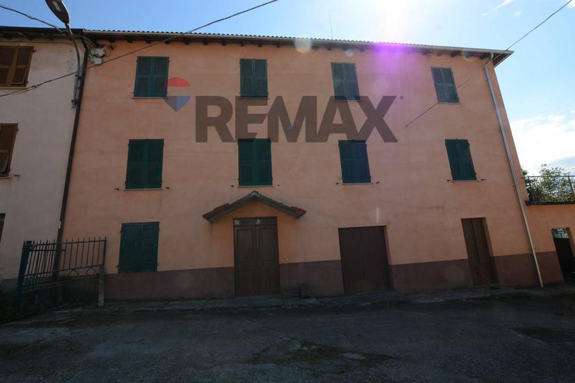 Casa indipendente in Via Sotto Torre 14, Cengio — foto 2 di 5