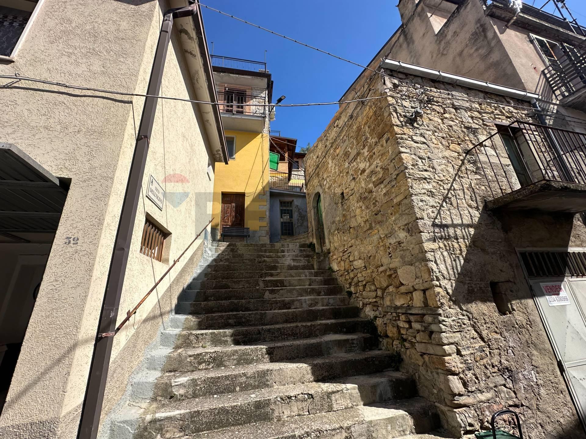 Casa indipendente in Via Moro 32, Colledimezzo
