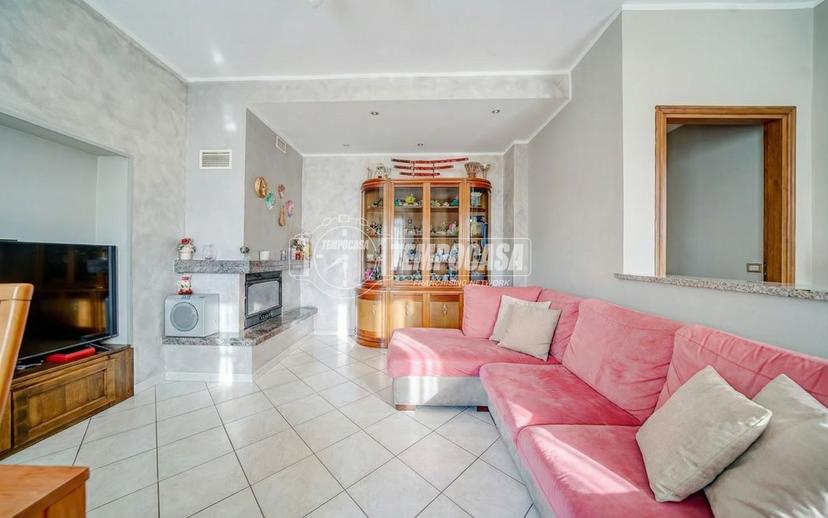 Trilocale in Via Pietro Nenni 16, Biandronno — foto 2 di 5
