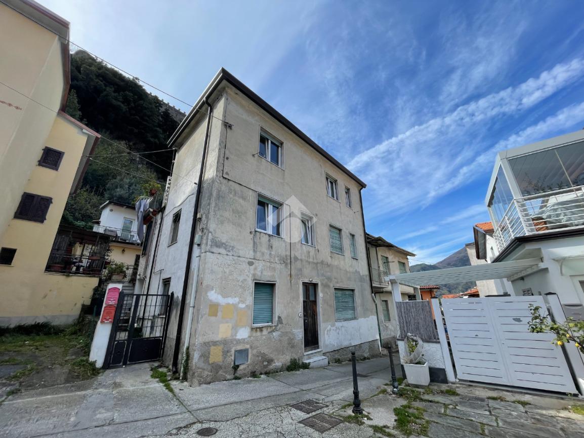 Casa indipendente in Via Rocca 26, Massa
