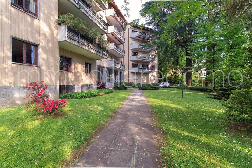 Villa bifamiliare in Via Petrarca, Como — foto 2 di 5