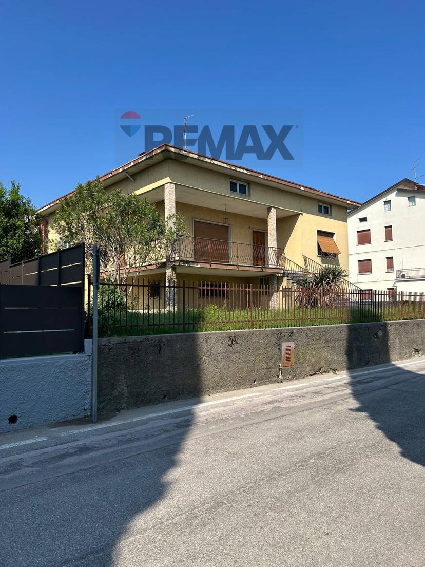 Villa in Via Mantovana 32, Castelnuovo del Garda — foto 4 di 5