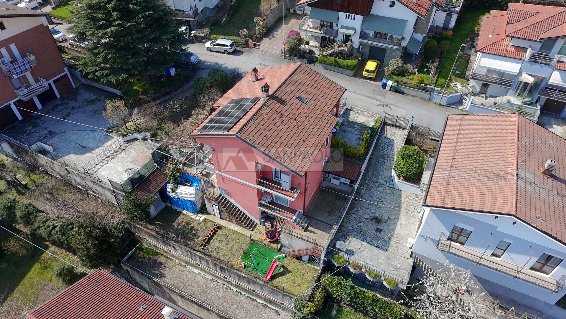 Villa bifamiliare in Via Chiampo 11, Alba