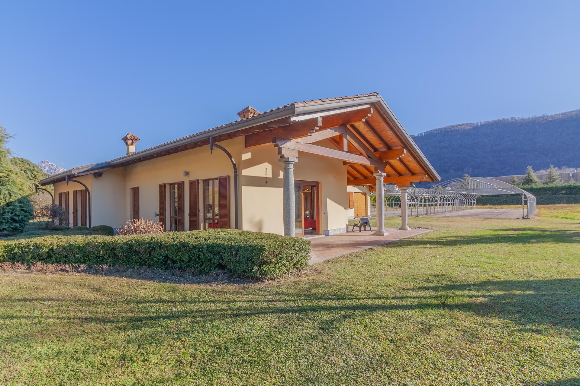 Villa in Via per Asso 12, Caslino d'Erba