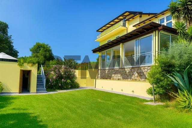Villa, Massarosa