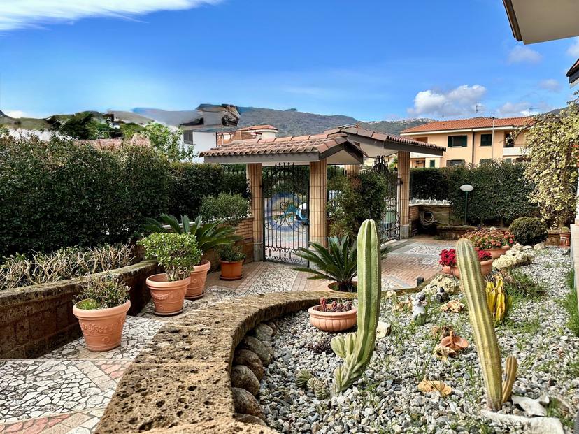 Casa indipendente in Via Filippo Turati 27, Montepaone — foto 2 di 5